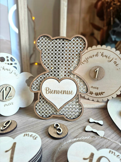 Carte étape Ourson personnalisée en bois – Souvenirs des premiers mois de bébé